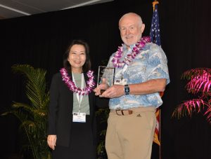 Lt. Gov. Luke presents CIO Murdock with his award